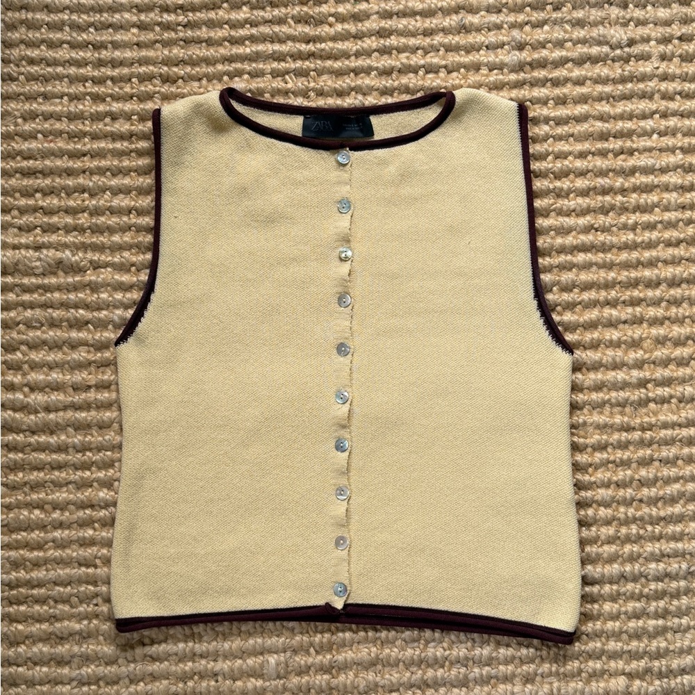 Contrast Trim Sleeveless Button-Up
